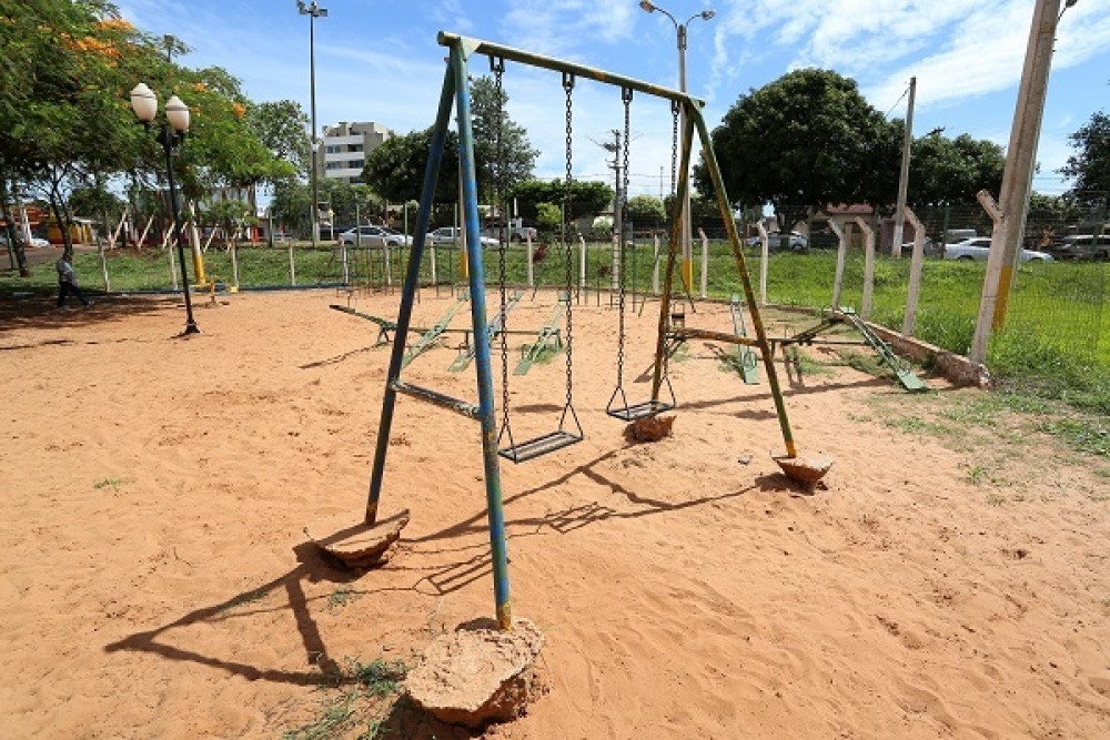 Presidente da Câmara pede manutenção em espaço infantil do Parque Ambiental Antenor Martins